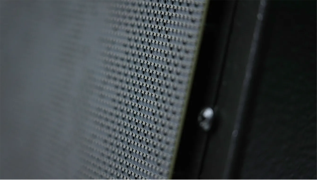 シースルー設計で音の輪郭まで表現