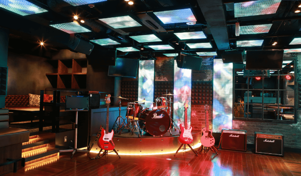 BAR RESTAURANT BAN×KARA ZONE-R 