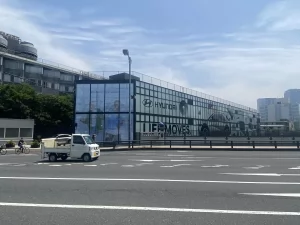 駅側から見たJINGVISION