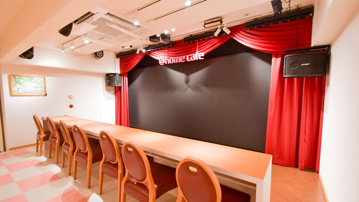 @ほぉ~むカフェ大阪本店 / 大型LEDビジョン