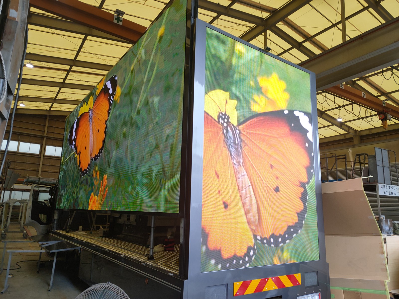 LEDビジョントラック(アドトラック)とは?広告宣伝車のメリットや注意点、導入事例について解説!