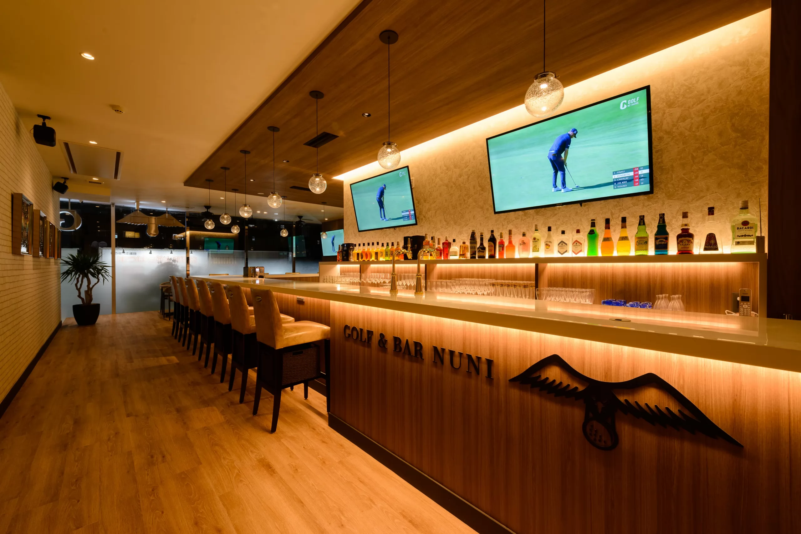 壁掛け用デジタルサイネージのメリット・デメリットを解説！活用事例も紹介