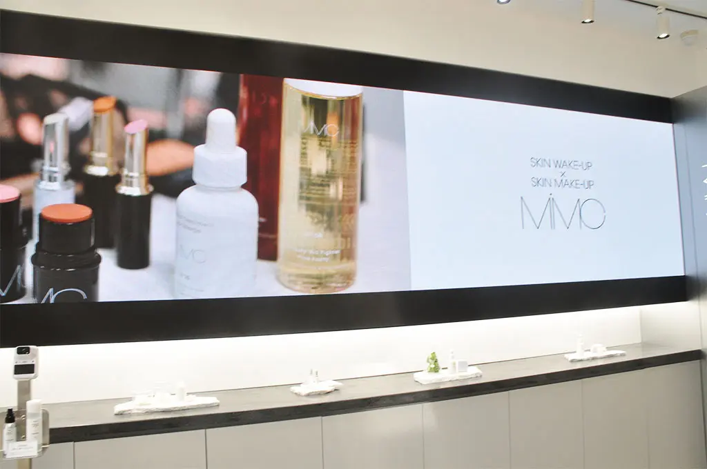 壁面に設置されたLEDビジョン