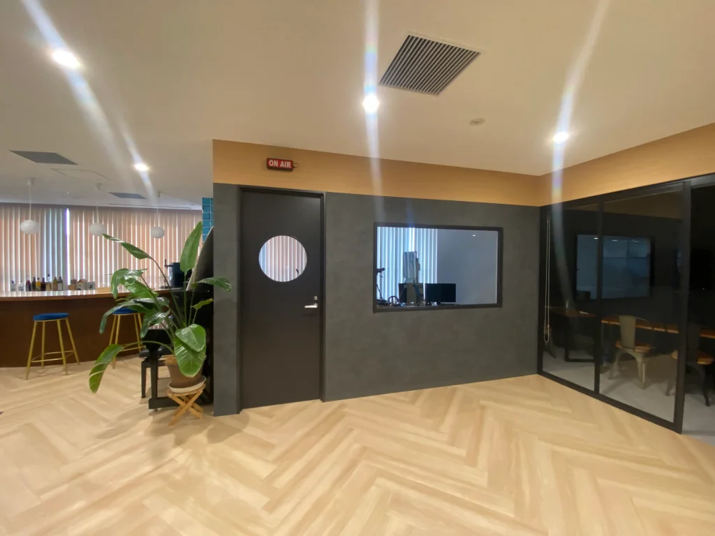 オフィス内にある配信スタジオ