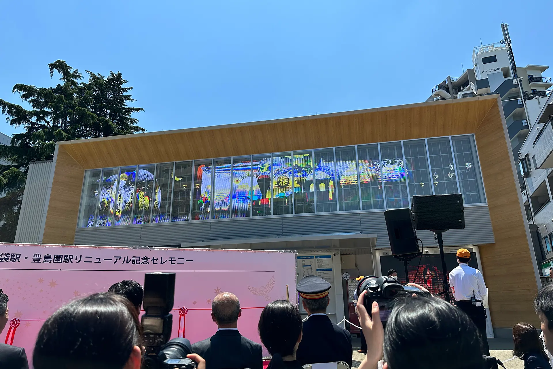 豊島園駅舎2階窓面