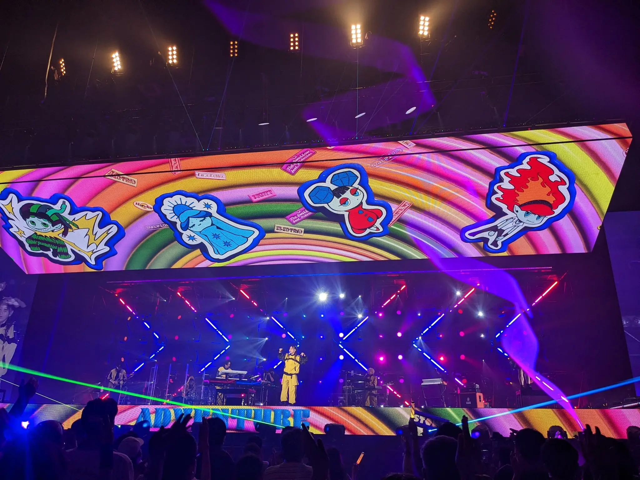 YOASOBI_天井ビジョン