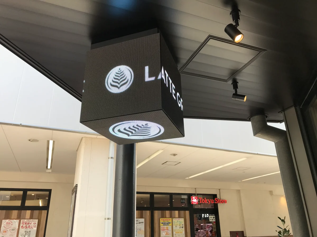 デジタルサイネージ_キューブ