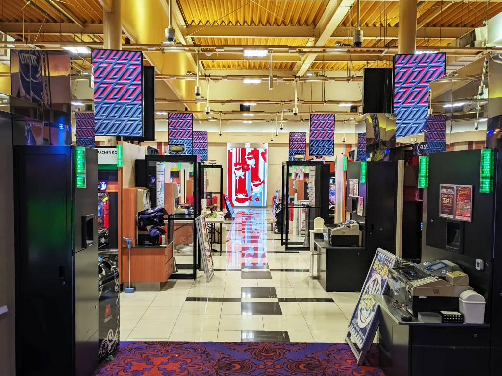 マルハン富山インターLED2