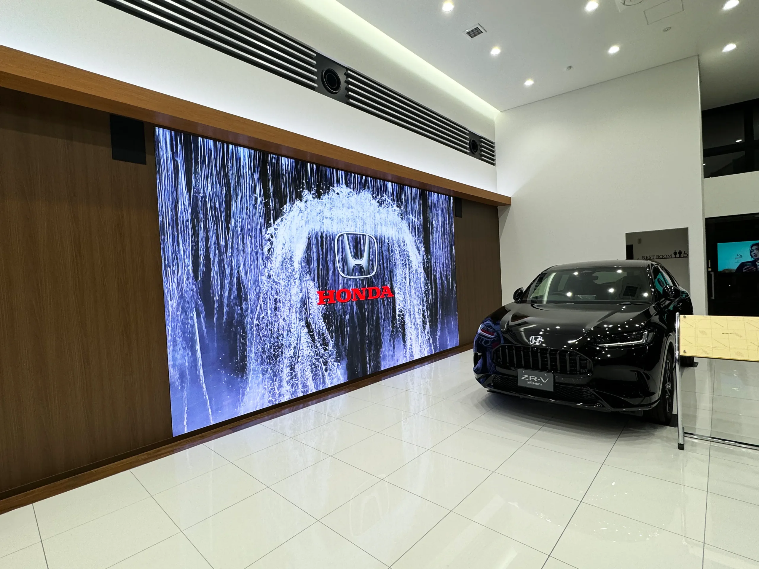 ホンダカーズ旭川LED7