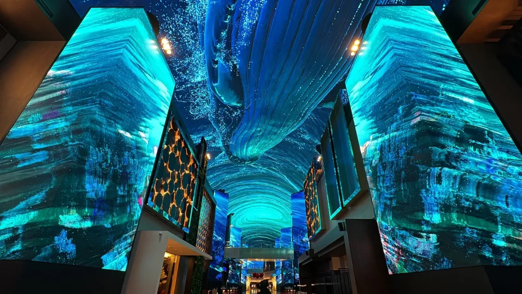 インスパイア・エンターテインメント・リゾートにある「オーロラ」のLEDビジョン