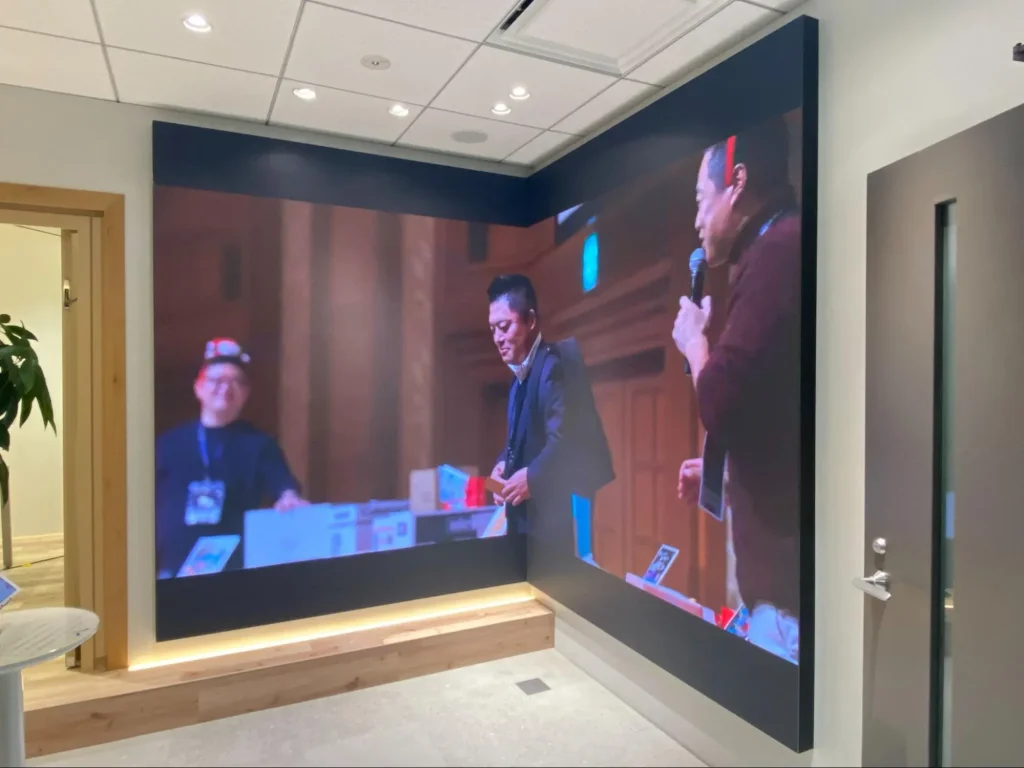 株式会社Total Life Design エントランスに設置されているLEDビジョン