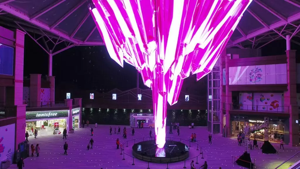 老城根 G.Parkのクリスタル型LEDビジョン