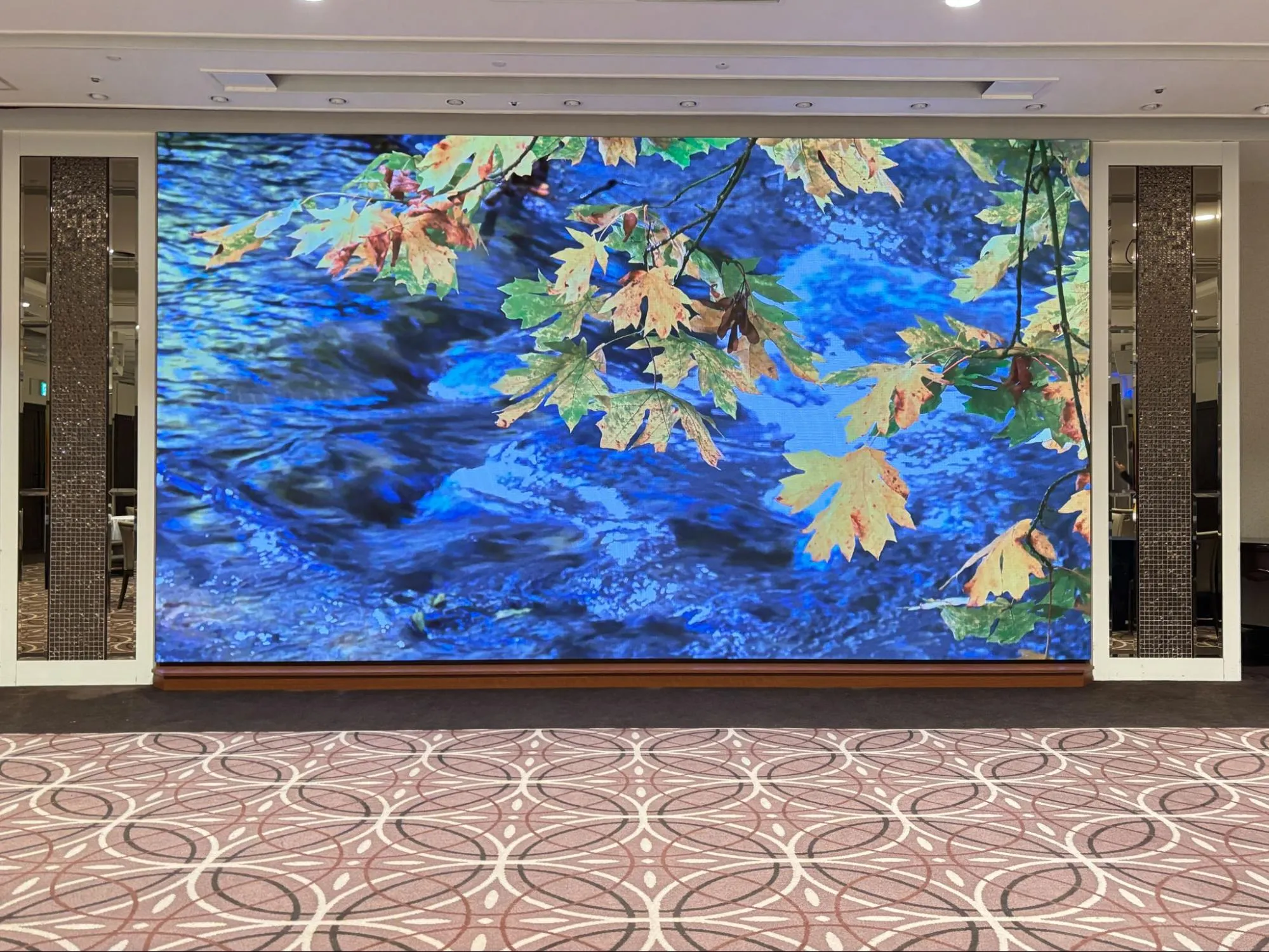 浅草ビューホテルのLEDビジョン1枚目